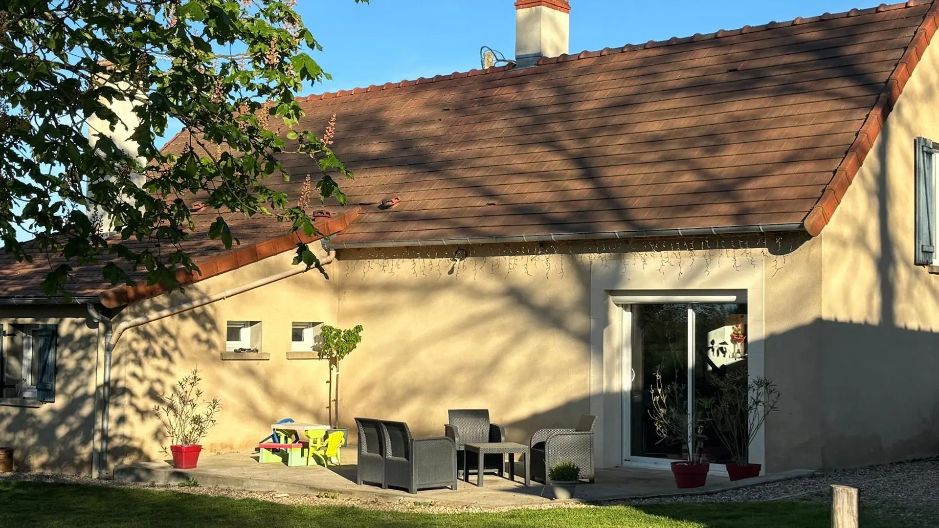 Maison A La Campagne Avec Grand Jardin Clos Saint-Bonnet-Troncais